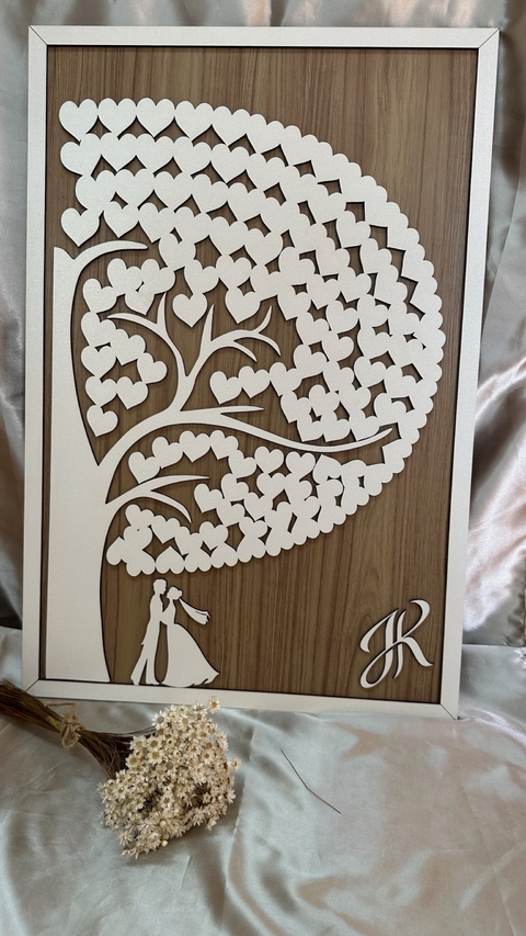 ￼Quadro de Assinaturas Casamento Árvore - Noivos e Coração personalizavel