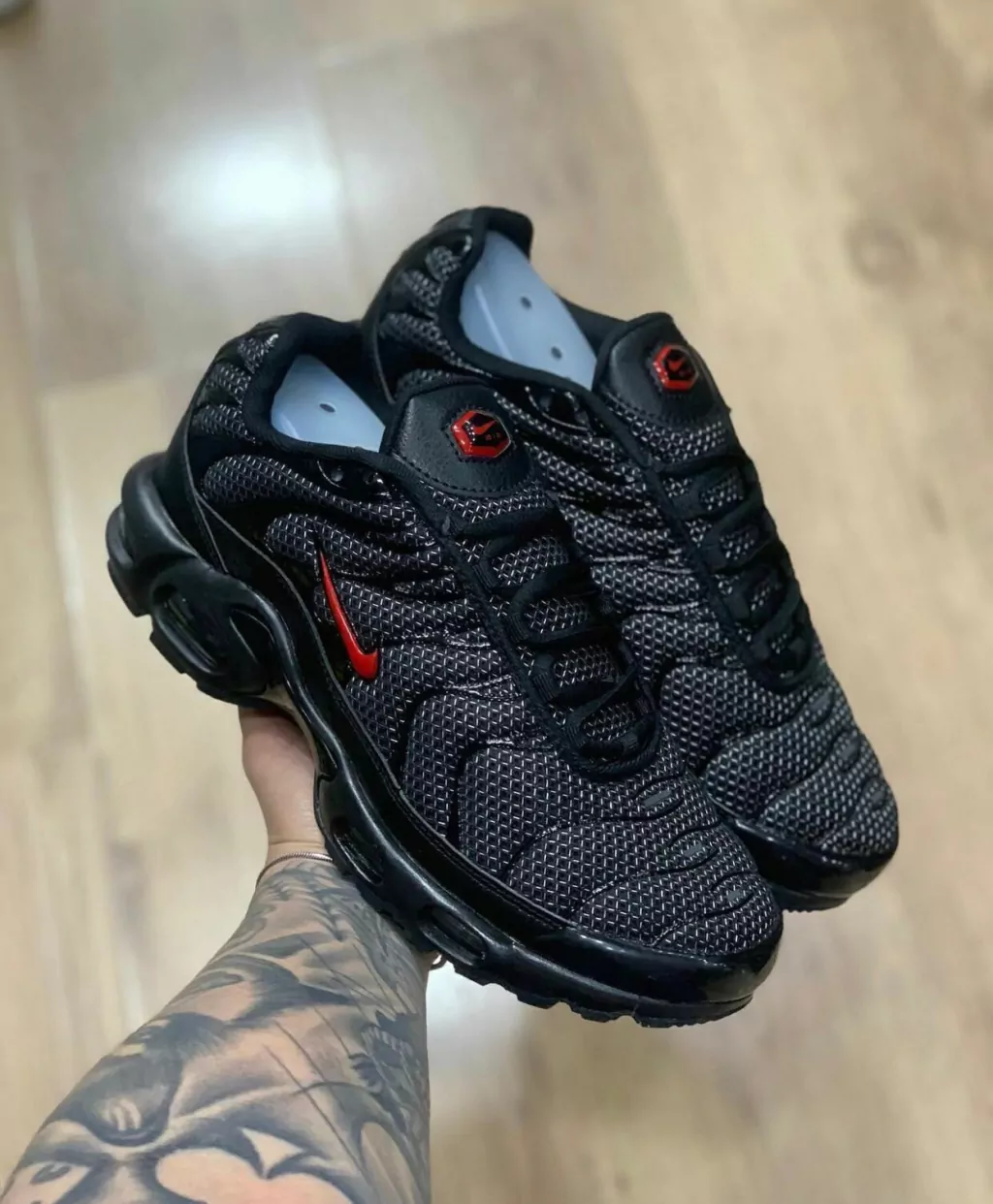 Nike Air Max Tn "Red Swoosh"