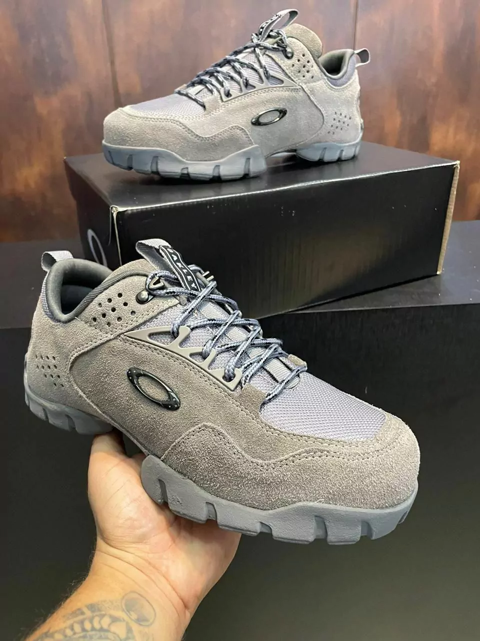 Oakley Modoc Low - Cinza