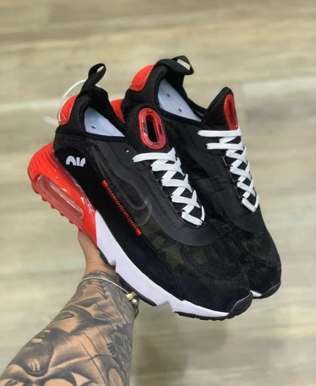 Nike Air Max 2090 - Preto/Vermelho