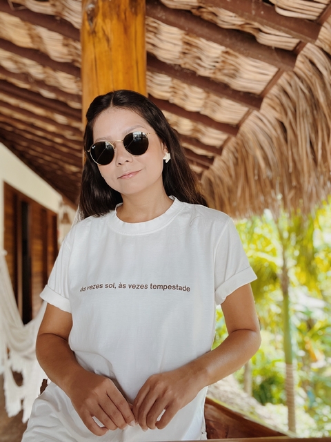 Camiseta às vezes sol, às vezes tempestade