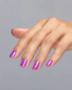 Opi Esmalte Nail Lacquer Tradicional Coleccion Big Zodiac Energy Feelin’ Libra-ted Violeta Brilloso, dura 7 dias