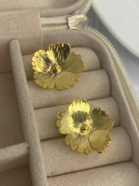 Imagen de Topitos con baño en oro de 24 quilates