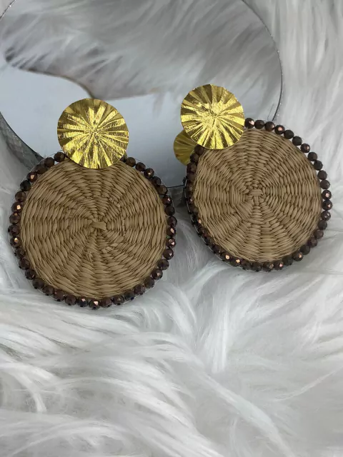 Aretes de iraca con diseño de mandalas en internet