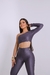 CONJUNTO CIRRÊ CROPPED OMBRO ÚNICO MANGA LONGA E CALÇA - USE LIVIA RAFAELLE 