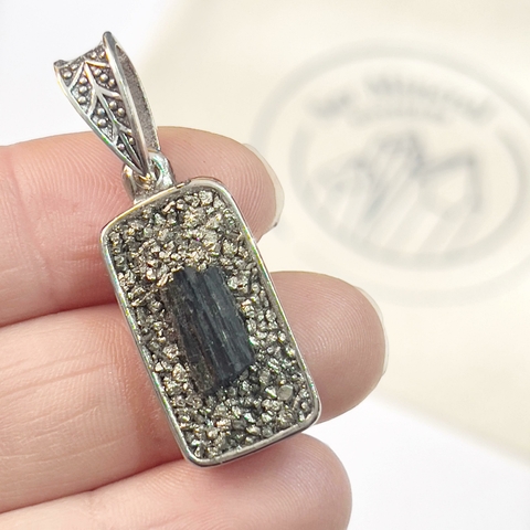 DIJE CAZUELA RECTANGULAR TURMALINA Y PIRITA