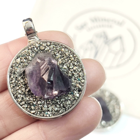 DIJE CAZUELA GRANDE AMATISTA Y PIRITA