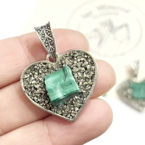 DIJE CORAZON CAZUELA MALAQUITA