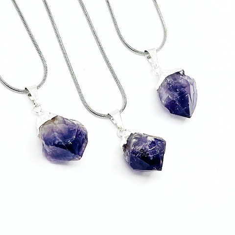 DIJE PICO DE AMATISTA EN BRUTO MEDIANO CON BAÑO