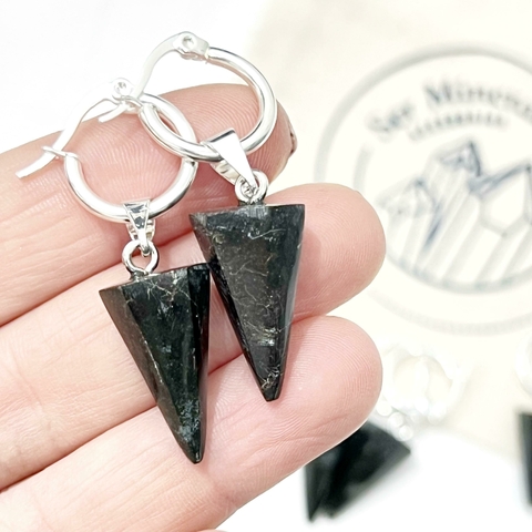 ARITOS MINI PENDULO ONIX NEGRO