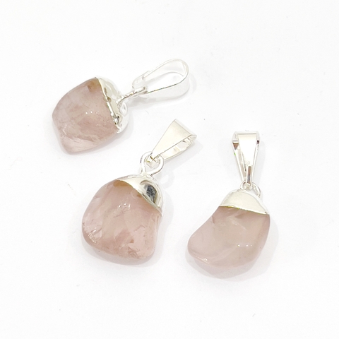 MINI DIJE ROLADO CUARZO ROSA BAÑO DE PLATA