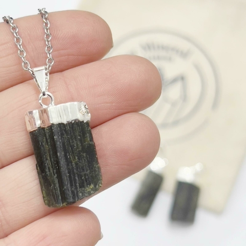 DIJE EPIDOTO EN BRUTO