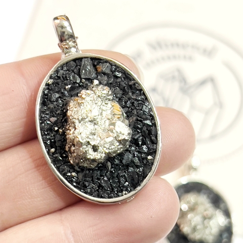 DIJE CAZUELA OVAL PIRITA Y BASE TURMALINA