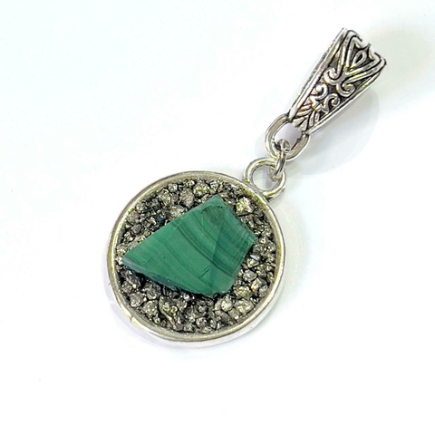 DIJE CAZUELA MALAQUITA Y PIRITA CON BAÑO