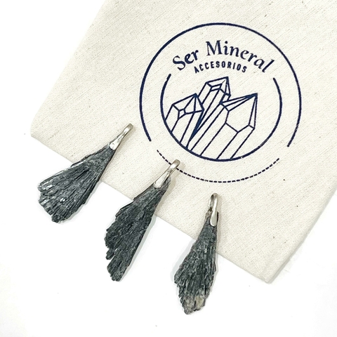 MINI DIJE DE ALPACA ESCOBA DE BRUJA