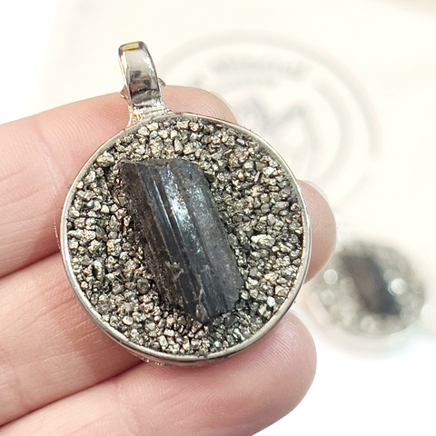 DIJE CAZUELA GRANDE TURMALINA Y PIRITA