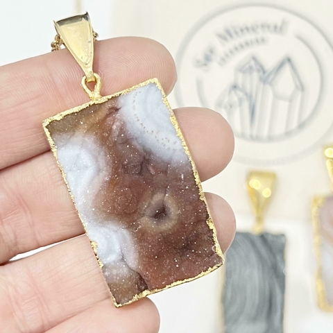 DIJE RECTANGULAR AGATA CALCEDONIA DORADA