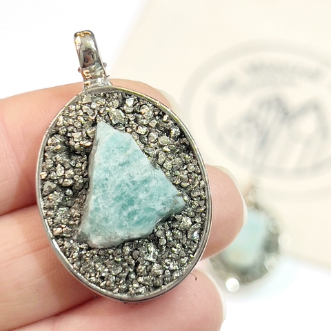 DIJE CAZUELA OVAL AMAZONITA Y PIRITA