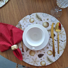 CAPA DE SOUSPLAT BRANCO E DOURADO NATALINO na internet