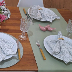 TRILHO DE MESA - VERDE MENTA LISO - IMPERMEÁVEL