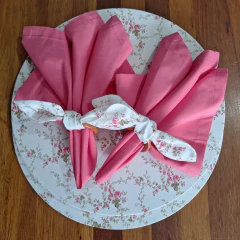 KIT CAPA DE SOUSPLAT FLORAL BRANCO + GUARDANAPO ROSA - 2 LUGARES - loja online