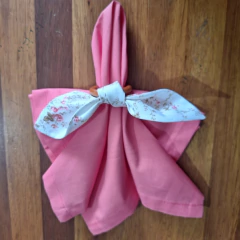 KIT CAPA DE SOUSPLAT FLORAL BRANCO + GUARDANAPO ROSA - 2 LUGARES - comprar online