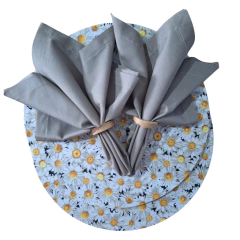 KIT CAPA DE SOUSPLAT MARGARIDAS + GUARDANAPO CINZA - 2 LUGARES - MADU HOUSE DECOR