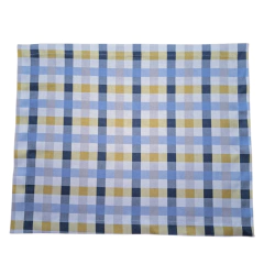 Lugar americano impermeável em padrão xadrez azul e amarelo