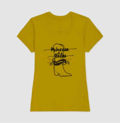 Camiseta feminina de algodão com estampa princesa de botas.
