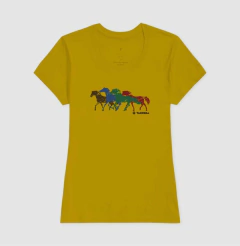 Camiseta feminina de algodão com estampa cavalos.