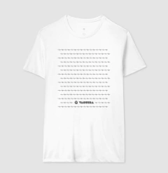 Camiseta de algodão com estampa de arame farpado.