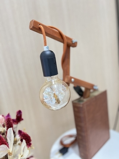 Luminária articulada no livro - comprar online