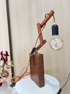 Luminária articulada no livro - loja online