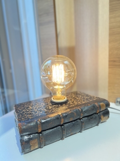 Luminária no livro - loja online