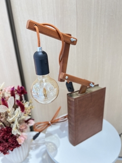 Luminária articulada no livro - comprar online