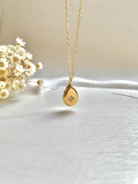 Colar Gota 3D em Aço Inoxidável Dourado - comprar online