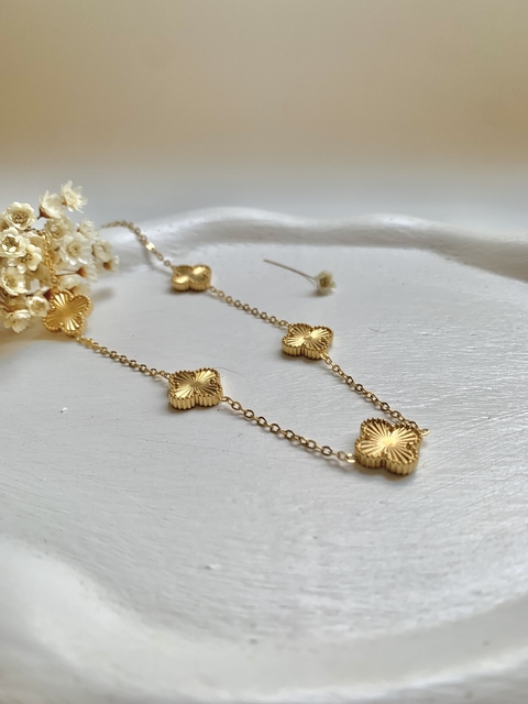 Choker Trevo Dourado Inspiração em Aço Inoxidável Dourado - comprar online