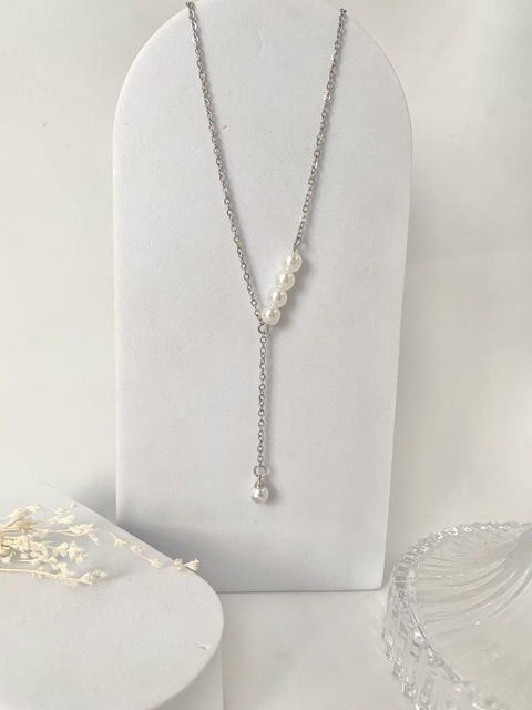 Colar Minimalista Gravatinha com Pérolas - comprar online