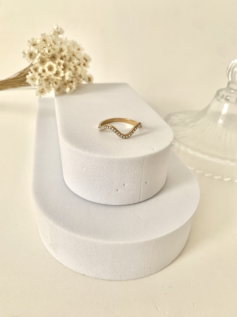 Anel Onda com Strass em Aço Inoxidável Dourado