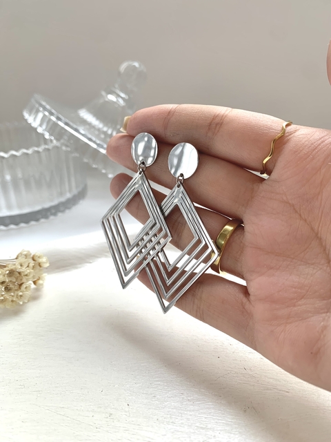 Brinco Longo Losango em Aço Inoxidável Prata - comprar online