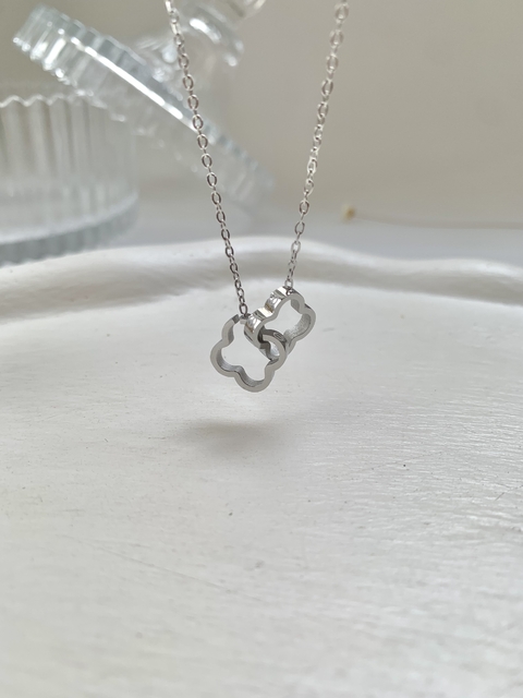 Colar Trevo Entrelaçado em Aço Inoxidável Prata - comprar online