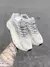 Adidas Yeezy 700 na internet