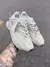 Adidas Yeezy 700 na internet
