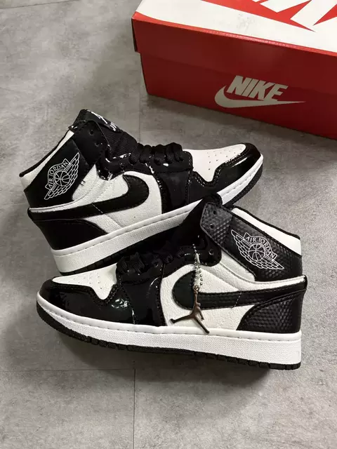Nike Air Jordan 1