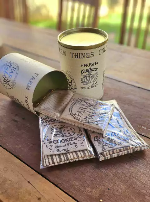 KIT 03 ou 04 GUARDANAPOS COLEÇÃO COISAS DA FAZENDA - ganha LATA