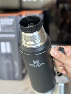 termo stanley clasico 950 ml negro - comprar online