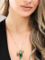 Colar com Pingente Triplo Dourado com Pedra Natural Esmeralda Banhado a ouro 18k -  Lu Portella Acessórios | Acessórios Sofisticados | Semijoias de Luxo 
