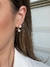 Brinco Pérola Dupla com detalhe Dourado - Moda Lu Portella | Acessórios Sofisticados | Semijoias de Luxo 
