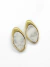 Brinco de Pedra Natural Howlita Branca Banhado a ouro 18k