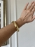 Bracelete Abaulado fino Design Sinuoso Dourado - comprar online